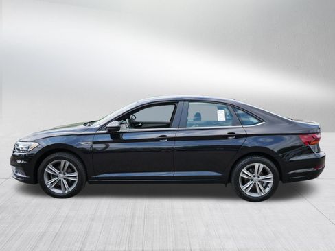 Used 2019 Volkswagen Jetta R-Line w/ R-Line Cold Weather Package FWD image 4