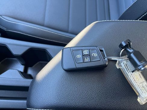 Used 2025 Volkswagen Jetta SE image 20