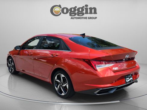 Certified 2021 Hyundai Elantra Limited FWD image 3