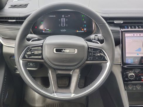 Used 2022 Jeep Grand Cherokee Overland image 31