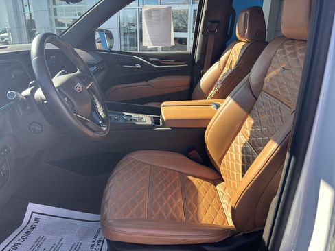 Used 2022 Cadillac Escalade Premium Luxury w/ Performance Package image 8