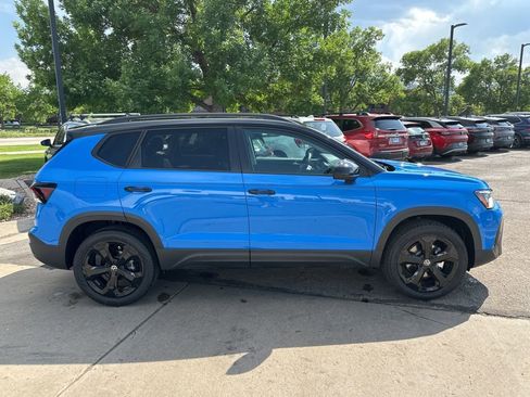 New 2025 Volkswagen Taos SE image 6