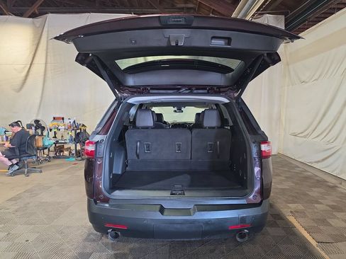 Used 2021 Chevrolet Traverse LT FWD image 19