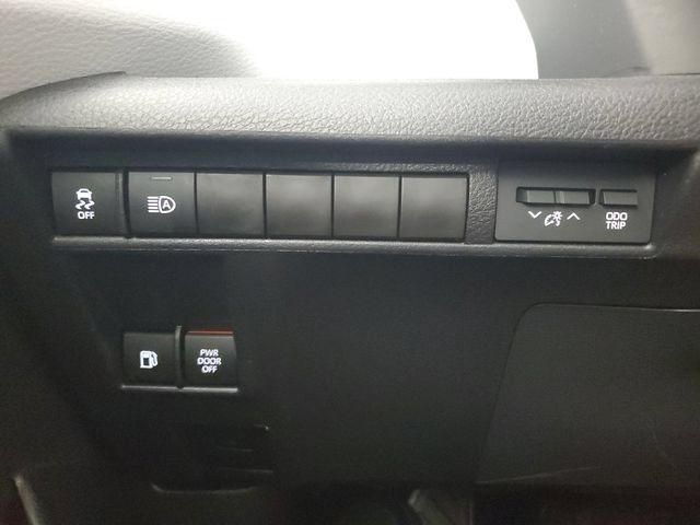 Used 2026 Toyota Sienna XLE FWD image 35