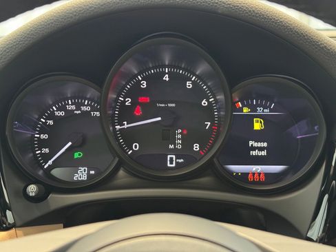 Used 2025 Porsche Macan image 16