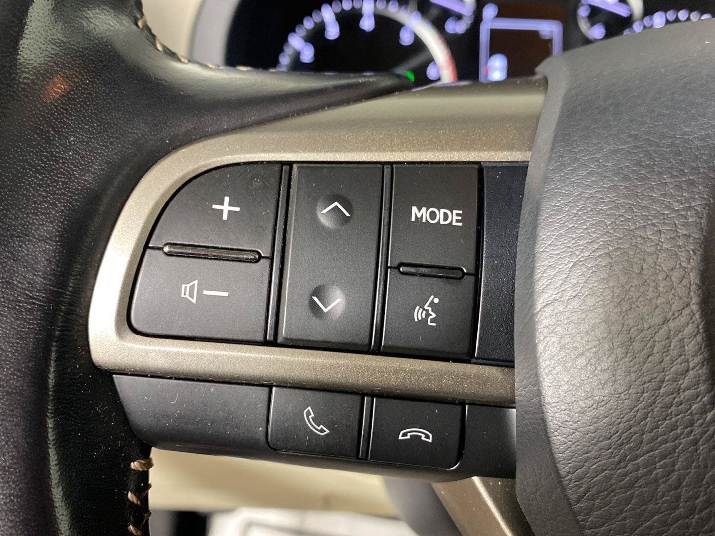 Used 2020 Lexus GX 460 Premium w/ Premium Package AWD/4WD image 16