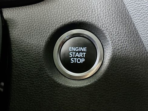 Used 2025 Toyota Corolla SE image 20