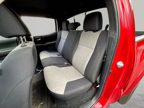 Used 2022 Toyota Tacoma TRD Sport AWD/4WD image 23