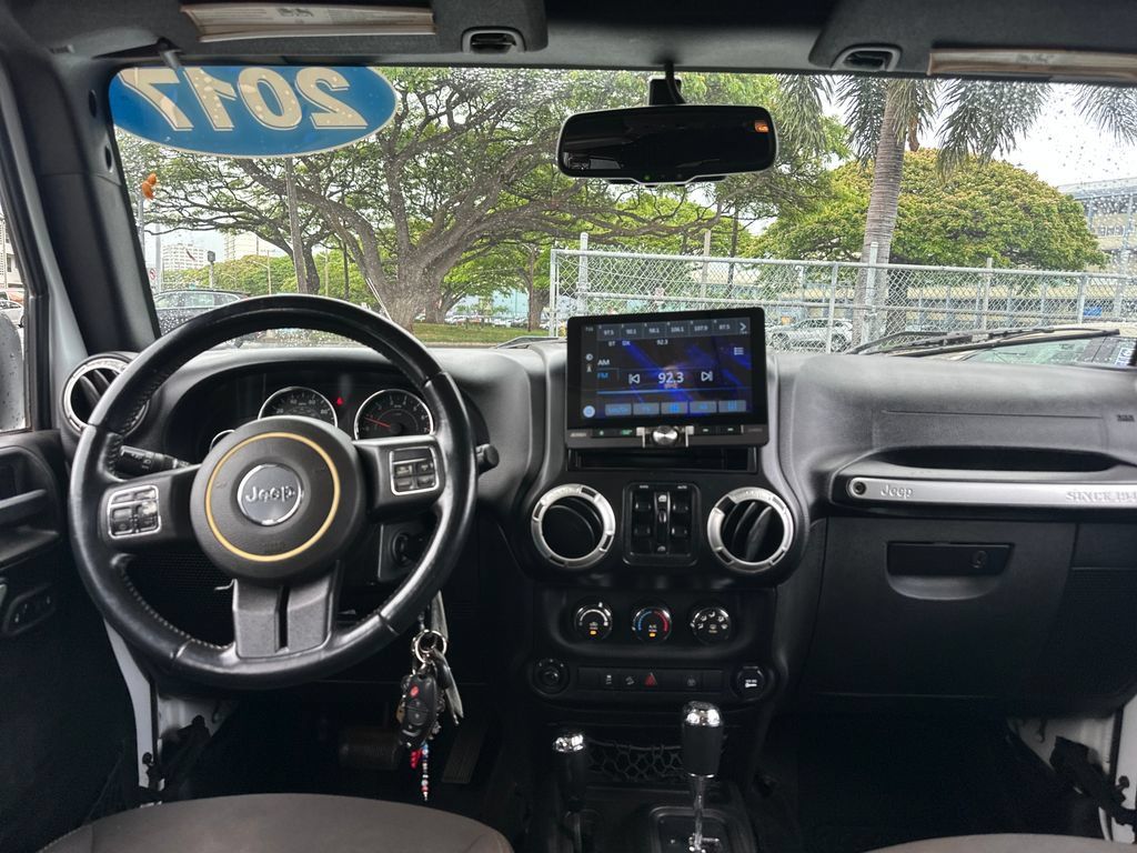 Used 2017 Jeep Wrangler Unlimited Sahara w/ Connectivity Group AWD/4WD image 14