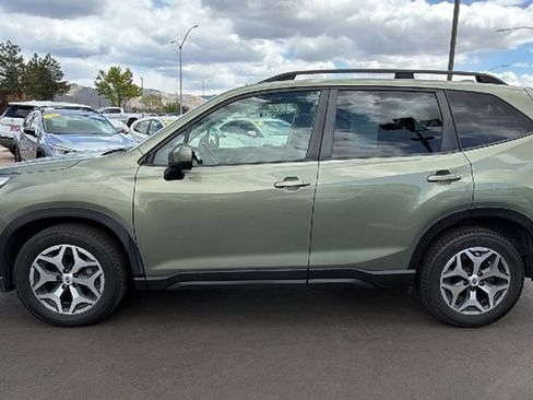 Used 2021 Subaru Forester Premium AWD/4WD image 6