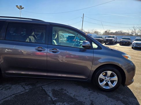 Used 2013 Toyota Sienna LE image 11