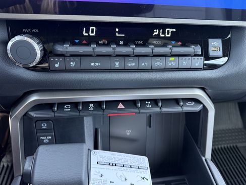 New 2026 Toyota Tundra Limited AWD/4WD image 10