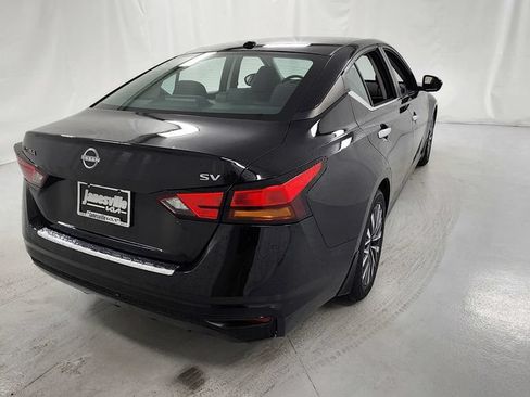 Used 2023 Nissan Altima 2.5 SV FWD image 3
