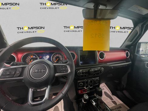 Used 2023 Jeep Wrangler Rubicon image 10