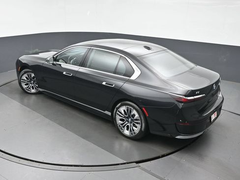 Used 2023 BMW i7 xDrive60 AWD/4WD image 36