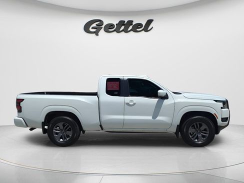Certified 2025 Nissan Frontier SV RWD image 4