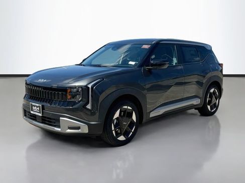 New 2027 Kia Seltos S FWD image 3
