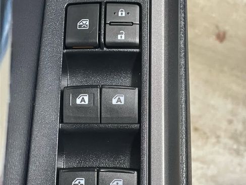 Used 2019 Toyota Tacoma TRD Off-Road AWD/4WD image 24