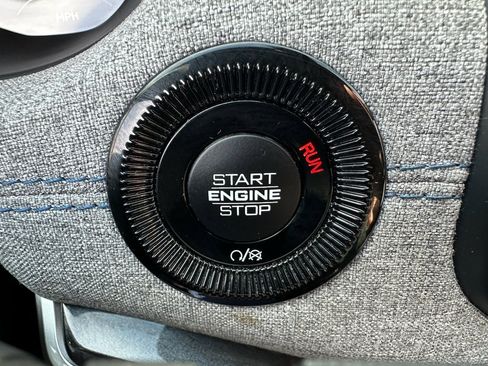 Used 2024 Jeep Compass Latitude image 19