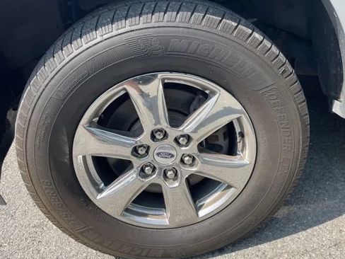 Used 2019 Ford F150 Lariat w/ Equipment Group 502A Luxury AWD/4WD image 14