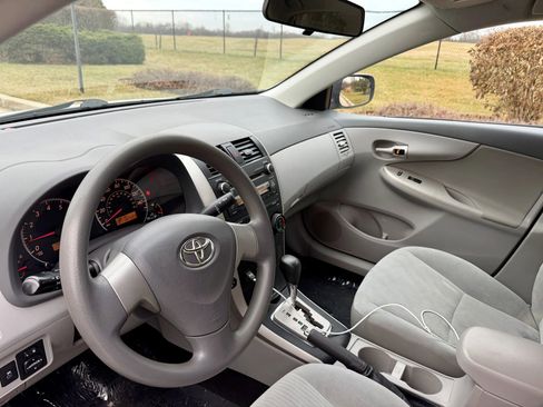 Used 2010 Toyota Corolla LE image 13
