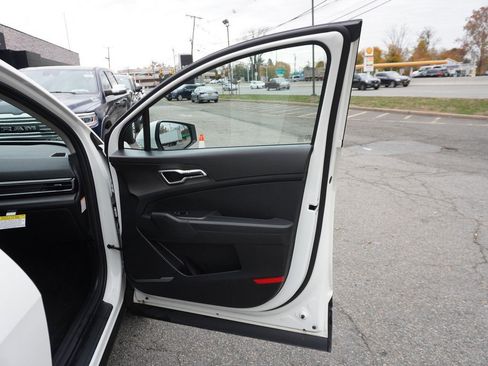 Used 2023 Kia Sportage LX image 22