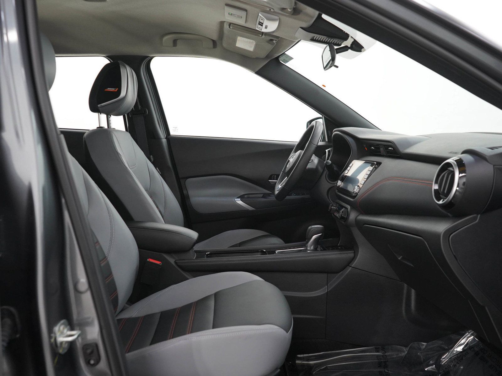 Used 2024 Nissan Kicks SR w/ SR Premium Package FWD image 11