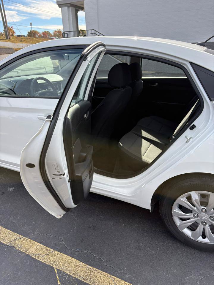 Used 2021 Hyundai Accent SE FWD image 12