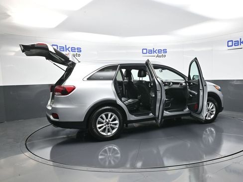 Used 2020 Kia Sorento LX w/ LX I4 Convenience Package image 54