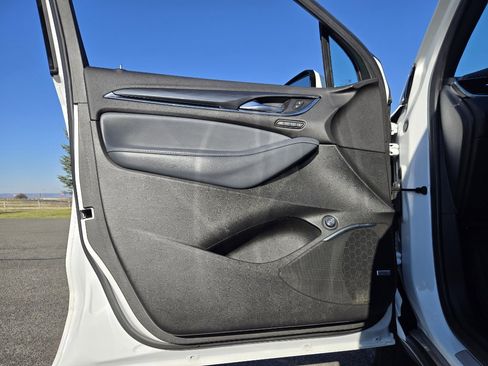 Used 2022 Buick Enclave Premium image 9