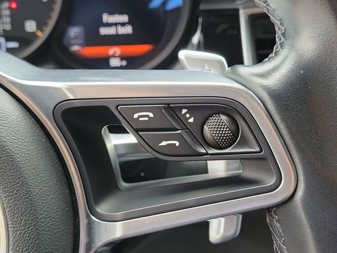Certified 2018 Porsche Macan AWD/4WD image 39