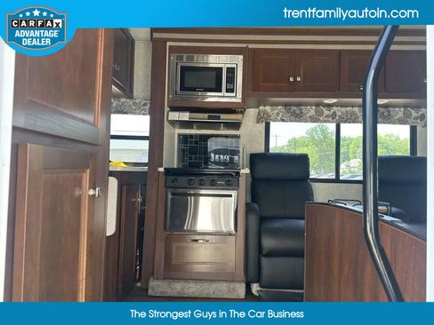 Used 2017 Ford E-450 and Econoline 450 Super Duty w/ Motorhome Prep Package image 38