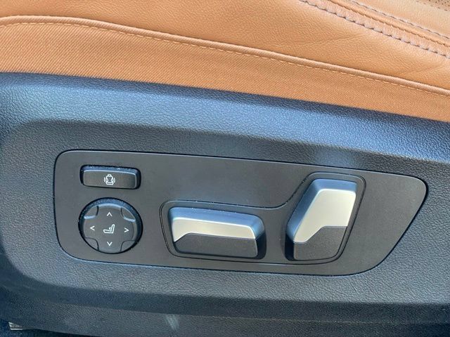 Used 2026 BMW X5 xDrive50e w/ M Sport Package AWD/4WD image 13