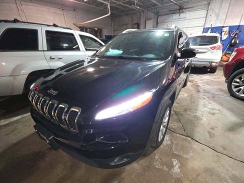 Used 2017 Jeep Cherokee Latitude w/ Cold Weather Group image 1