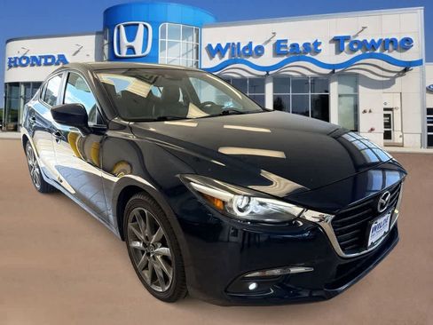 Used 2018 MAZDA MAZDA3 Grand Touring image 2