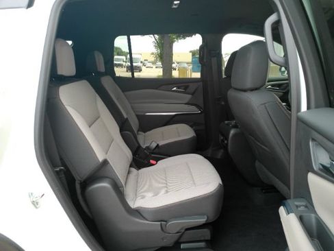 Used 2026 Chevrolet Traverse LT w/ Driver Confidence Package FWD image 25