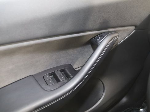 Used 2021 Tesla Model Y Long Range image 26