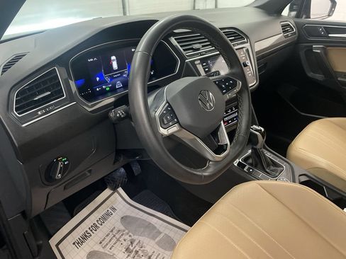 Used 2024 Volkswagen Tiguan SE AWD/4WD image 4