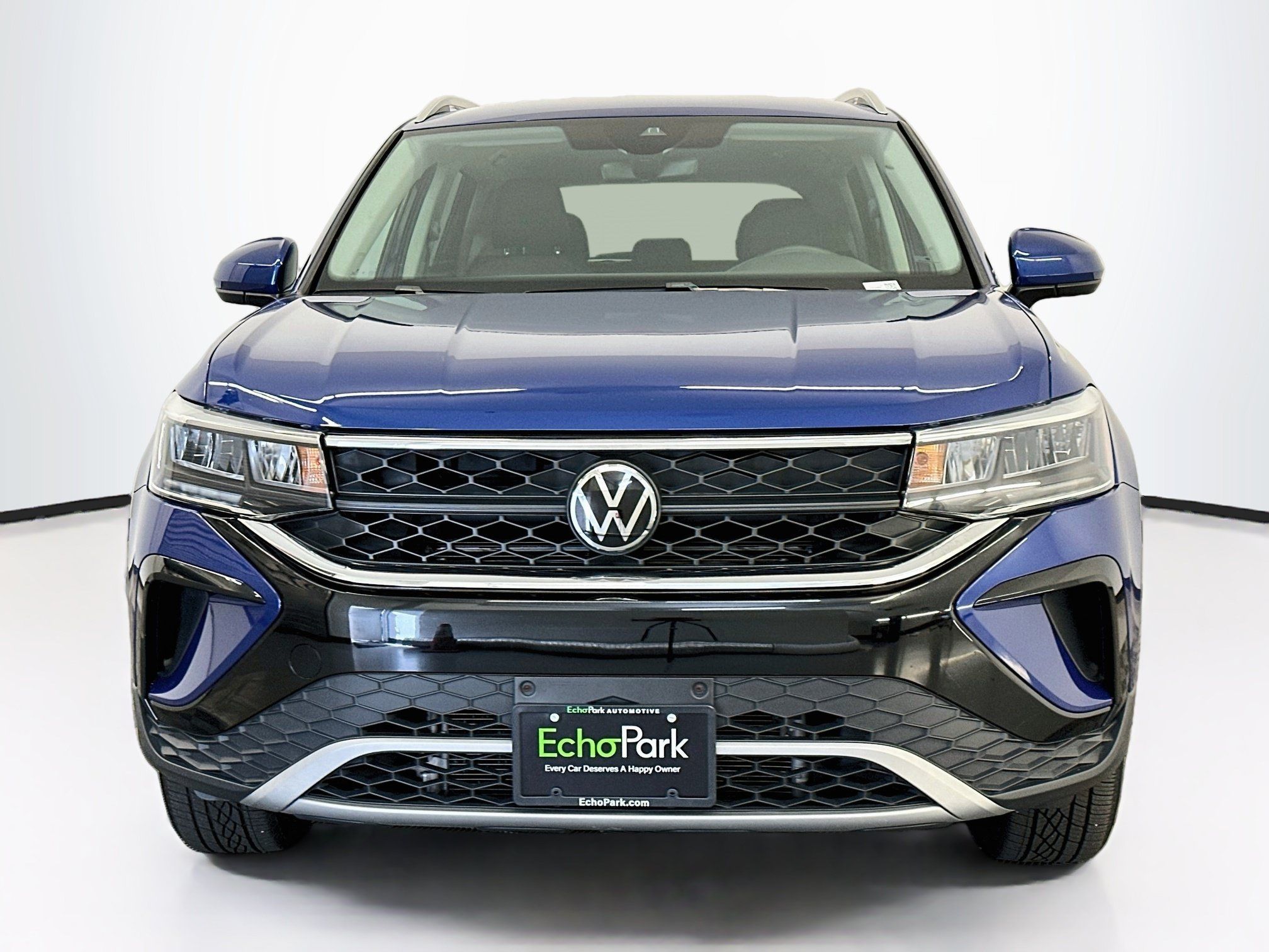 Used 2023 Volkswagen Taos SE AWD/4WD image 2