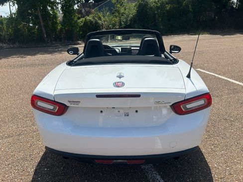 Used 2020 FIAT 124 Spider Classica w/ Technology Group RWD image 11
