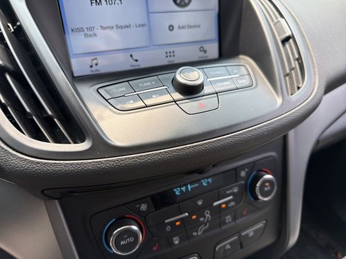 Used 2017 Ford Escape SE w/ Equipment Group 201A FWD image 19