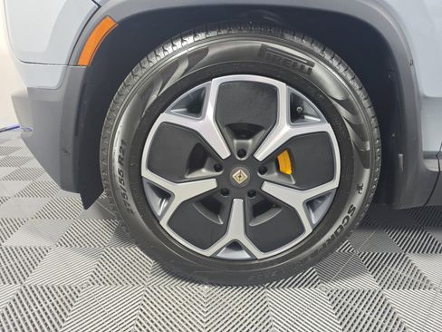 Used 2024 Rivian R1S Adventure AWD/4WD image 9