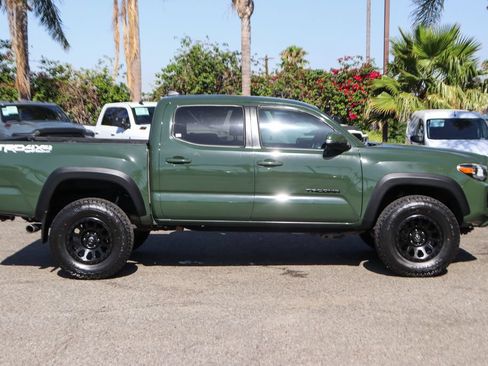 Used 2021 Toyota Tacoma TRD Off-Road w/ Technology Package AWD/4WD image 10