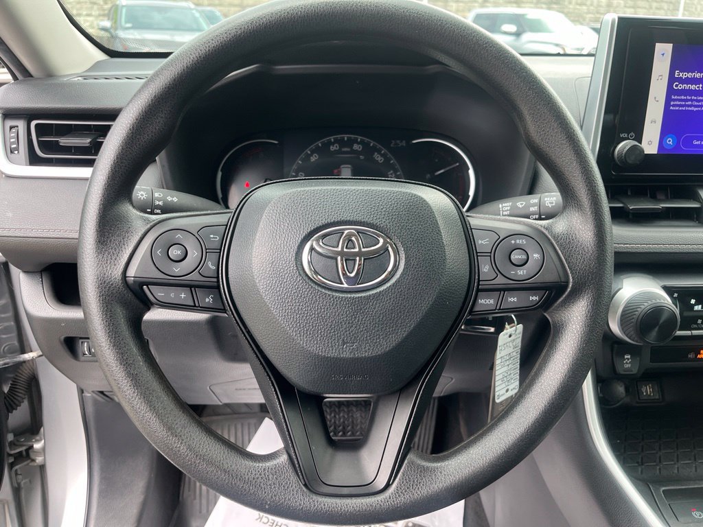 Used 2023 Toyota RAV4 LE AWD/4WD image 17