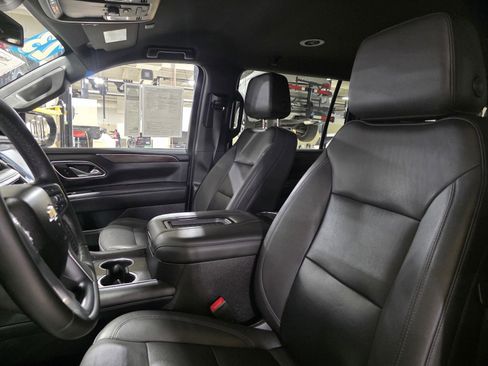 Used 2023 Chevrolet Suburban LT w/ Luxury Package image 25