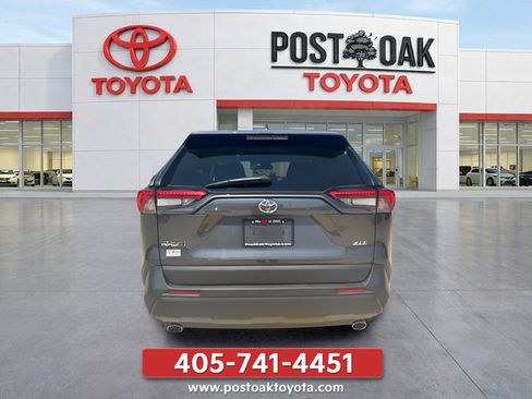 Used 2025 Toyota RAV4 XLE FWD image 5