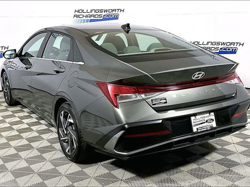Used 2025 Hyundai Elantra SEL image 8