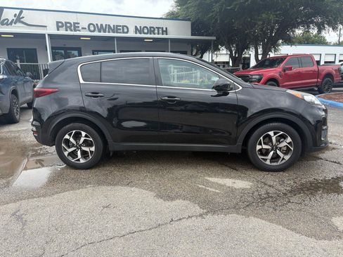 Used 2020 Kia Sportage LX FWD image 2
