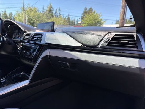 Used 2018 BMW M4 Coupe RWD image 21