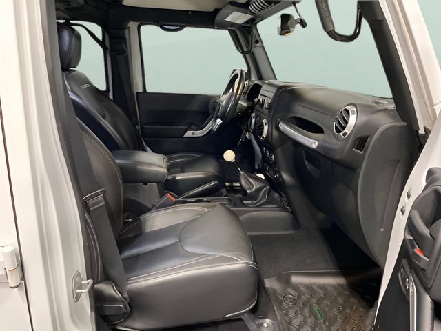 Used 2015 Jeep Wrangler Unlimited Rubicon AWD/4WD image 19